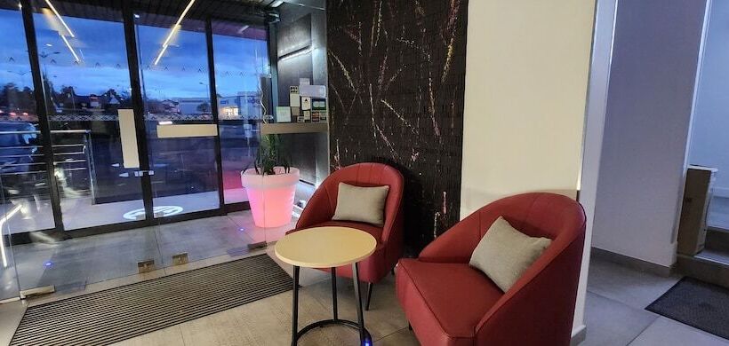 Отель Anaïs Hôtel Bourges Nord Saint Doulchard