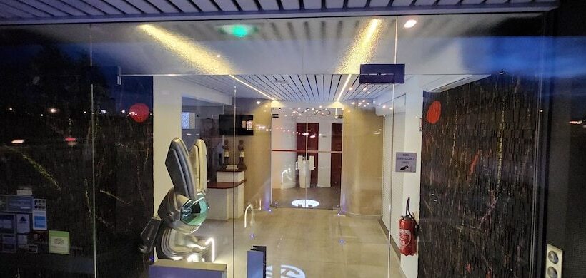 Отель Anaïs Hôtel Bourges Nord Saint Doulchard