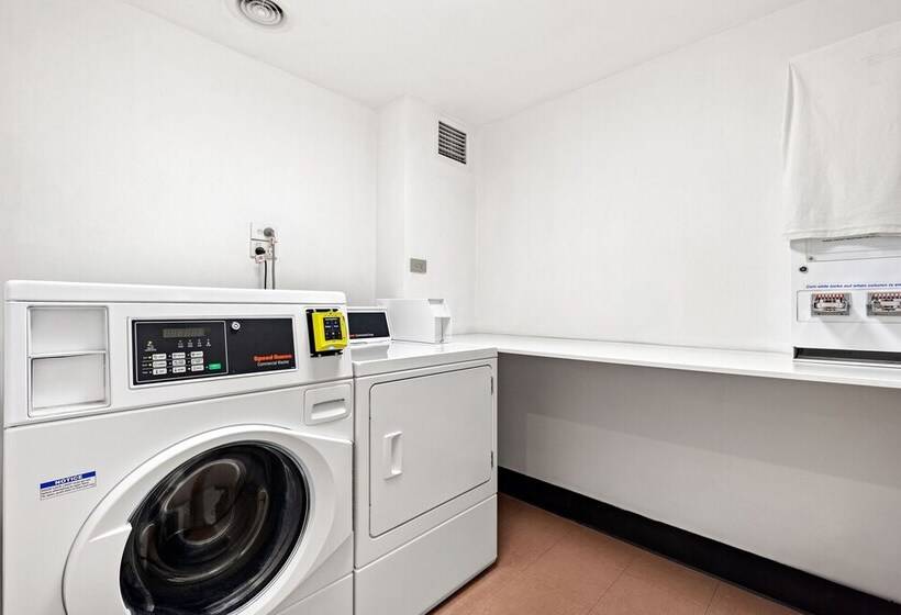 Отель Melbourne City Suites