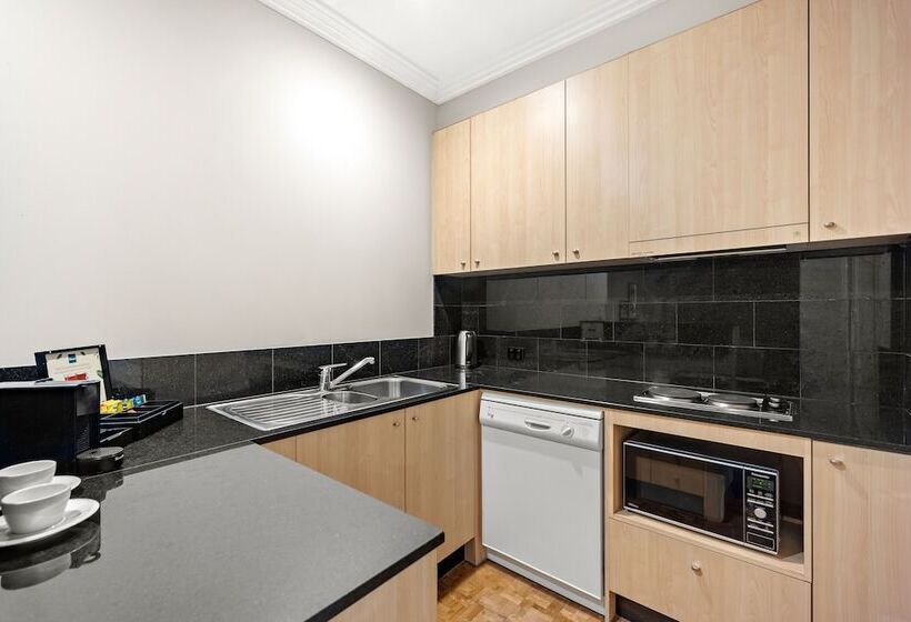 Отель Melbourne City Suites