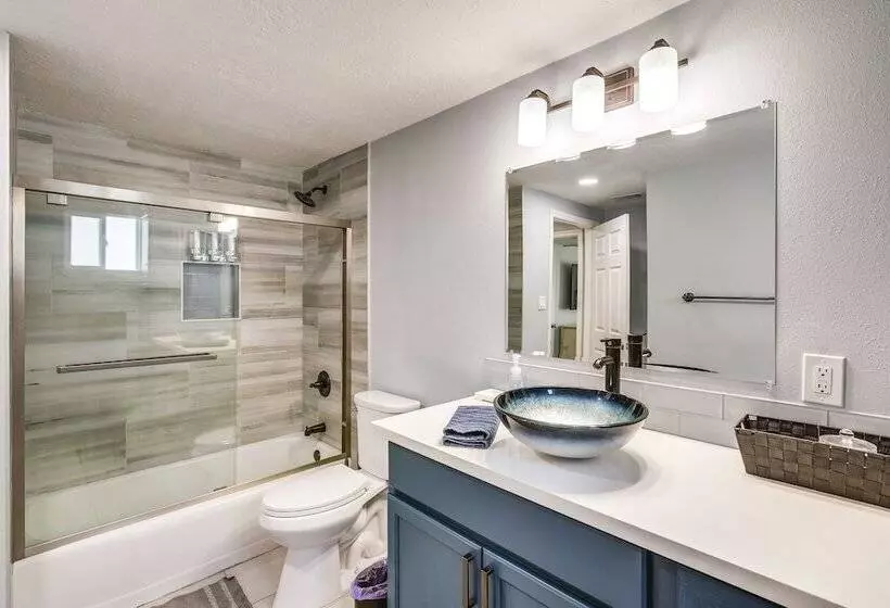 Hot Tub & Yard: Jimmy Buffet Themed Galveston Home