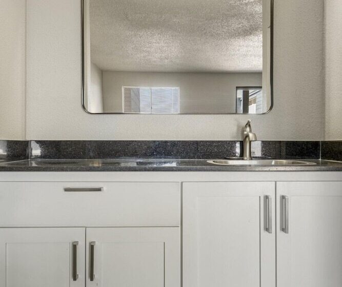 Lta Suites Brookside