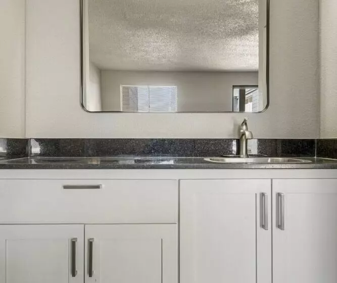 Lta Suites Brookside