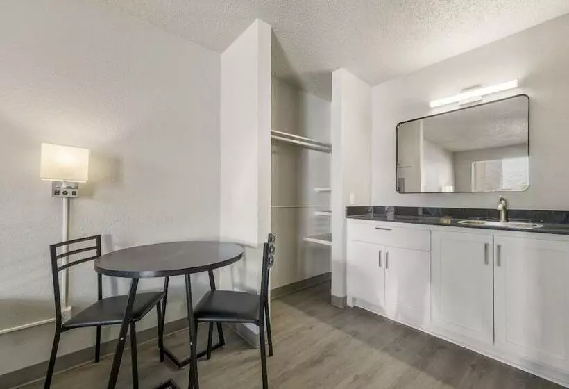 Lta Suites Brookside