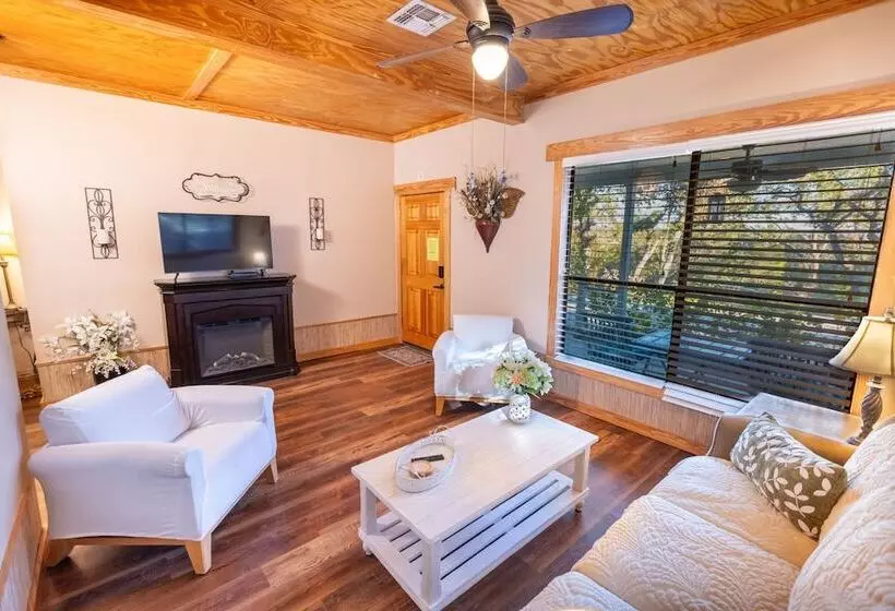 Majatalo Mystic Hill Suites