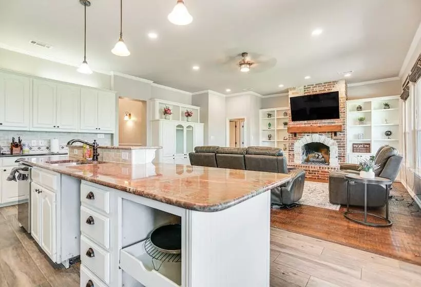 On 10 Acres: Celina Ranch W/ Pool & Fire Pit!