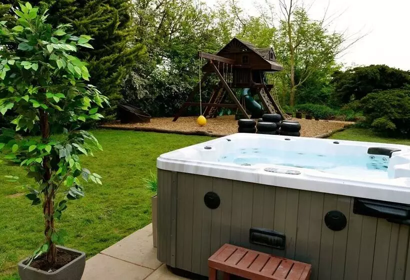 Residenssi Deluxe 2/3 Bed Hottub Skytv