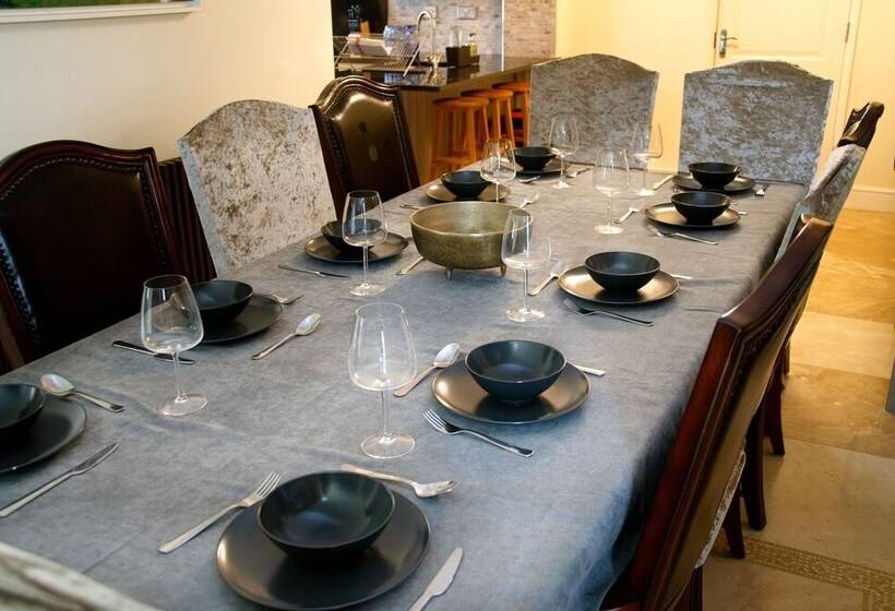 레지던스 Deluxe 2/3 Bed Hottub Skytv