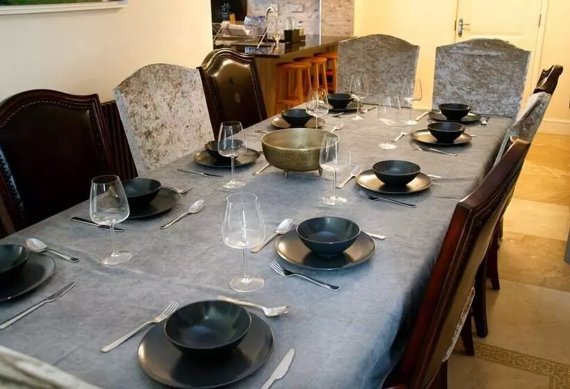 Residenssi Deluxe 2/3 Bed Hottub Skytv