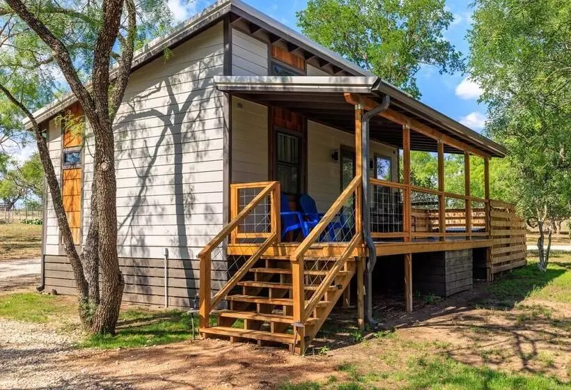 Rivers Edge Cottages With Hot Tub