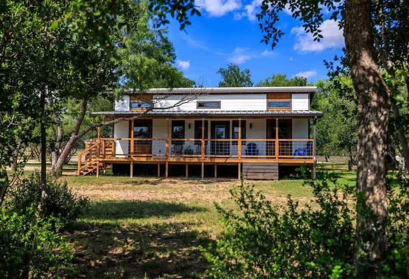 Rivers Edge Cottages With Hot Tub