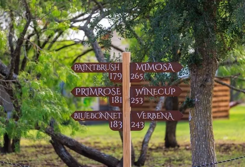 Rivers Edge Cottages With Hot Tub