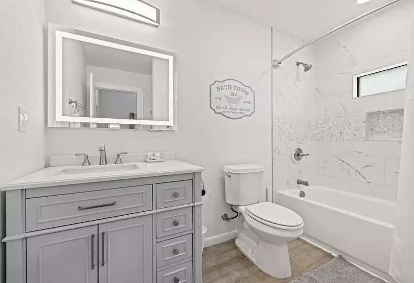 Rivers Edge Cottages With Hot Tub