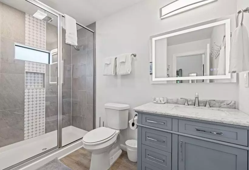 Rivers Edge Cottages With Hot Tub