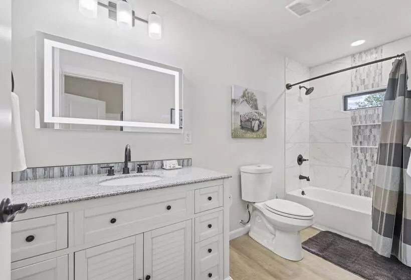 Rivers Edge Cottages With Hot Tub