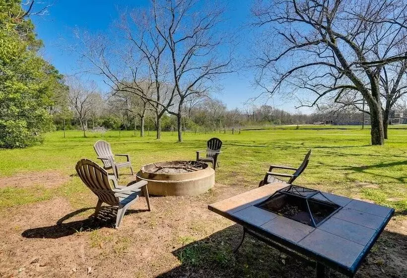 Rusk Retreat W/ Fire Pit, Grill & Countryside View