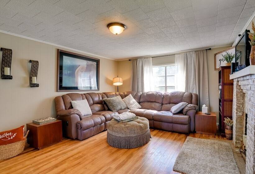 Rusk Retreat W/ Fire Pit, Grill & Countryside View