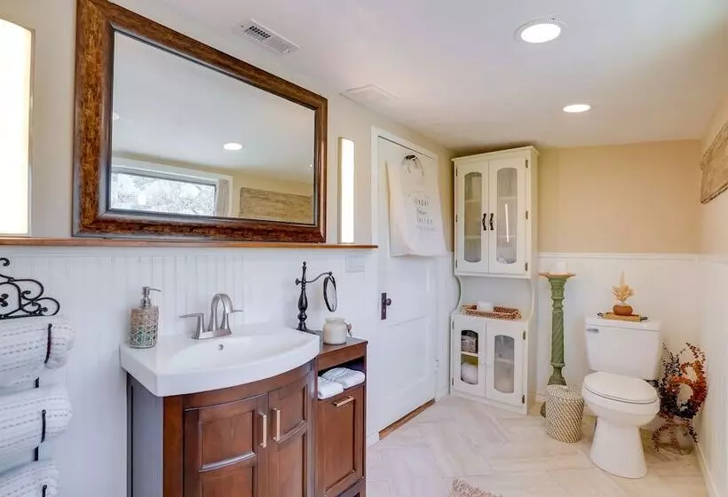 Rusk Retreat W/ Fire Pit, Grill & Countryside View