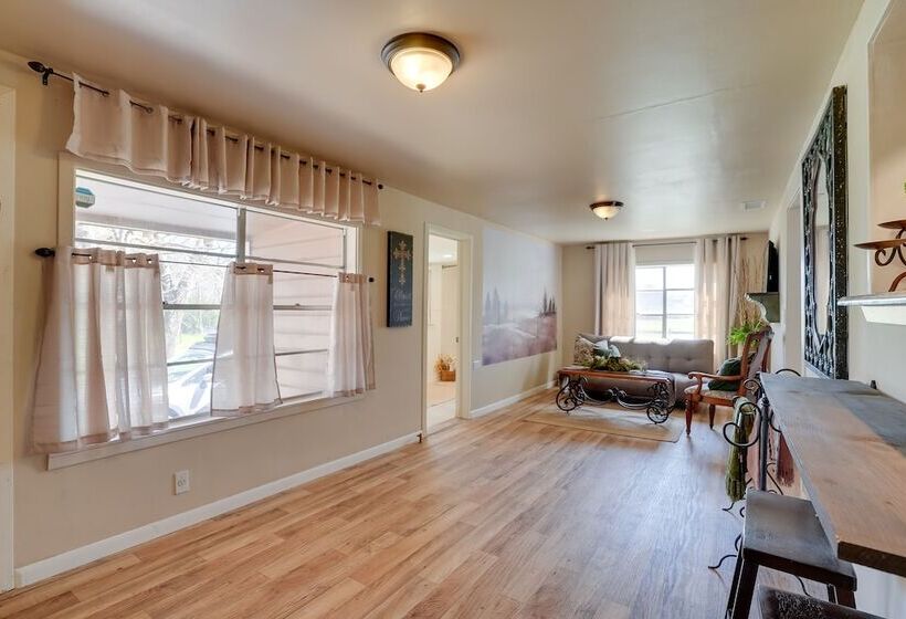 Rusk Retreat W/ Fire Pit, Grill & Countryside View