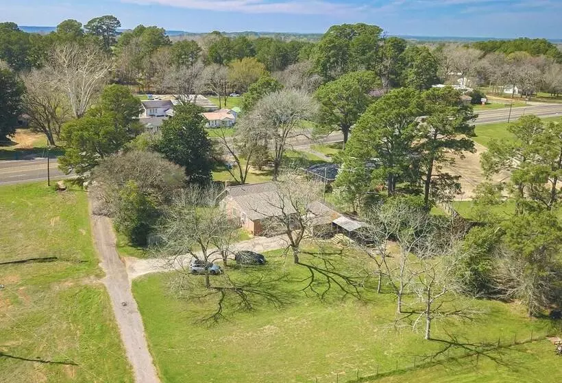 Rusk Retreat W/ Fire Pit, Grill & Countryside View