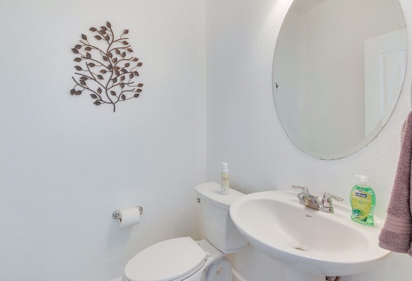 Spacious Merced Home ~ 4 Mi To Downtown!