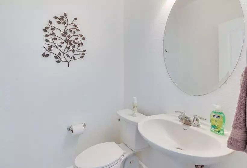 Spacious Merced Home ~ 4 Mi To Downtown!