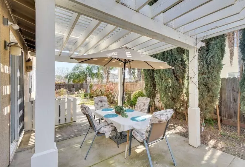 Spacious Merced Home ~ 4 Mi To Downtown!
