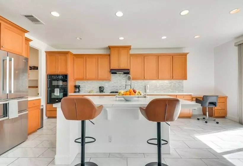 Spacious Merced Home ~ 4 Mi To Downtown!