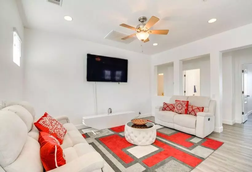 Spacious Merced Home ~ 4 Mi To Downtown!