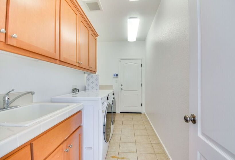 Spacious Merced Home ~ 4 Mi To Downtown!