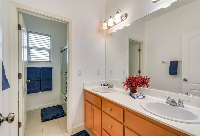 Spacious Merced Home ~ 4 Mi To Downtown!