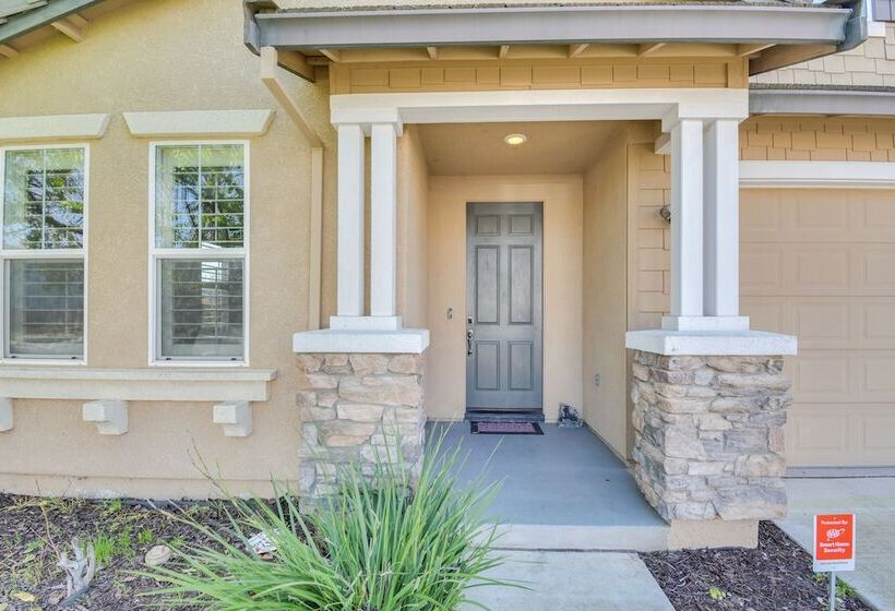 Spacious Merced Home ~ 4 Mi To Downtown!