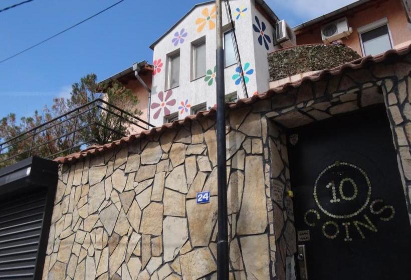 10 Coins Hostel