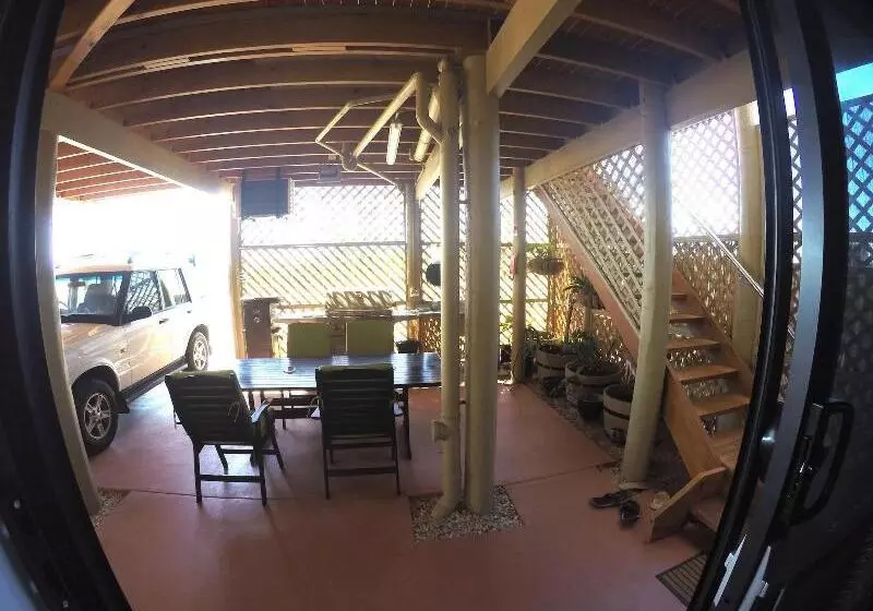 تختخواب و صبحانه On The Deck @ Shark Bay