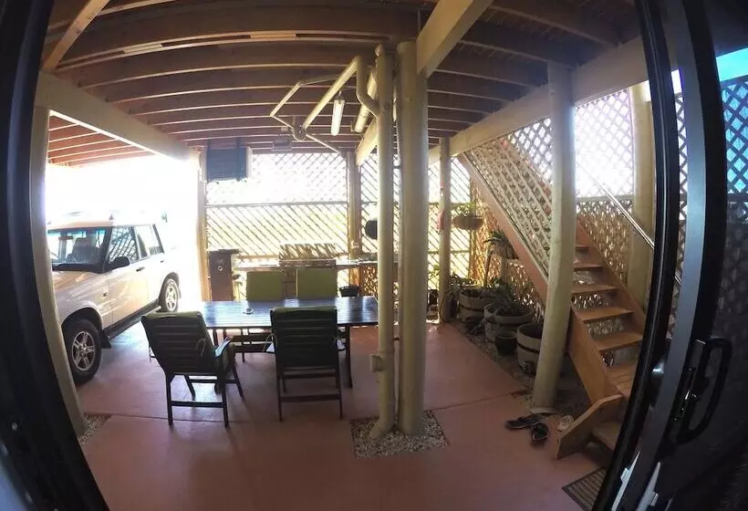 تختخواب و صبحانه On The Deck @ Shark Bay