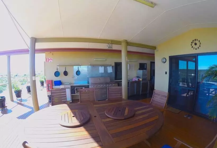 تختخواب و صبحانه On The Deck @ Shark Bay