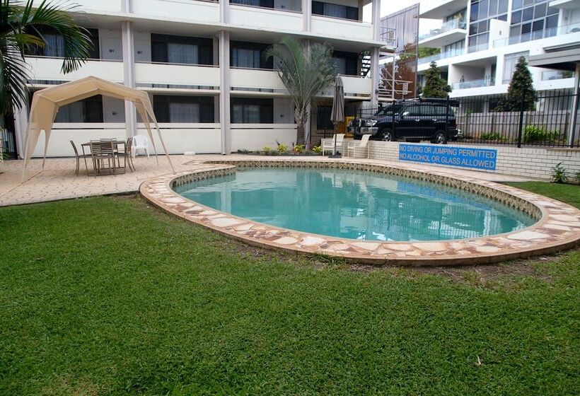 Cleveland Bay Air Motel