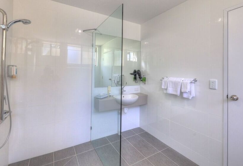 Cleveland Bay Air Motel