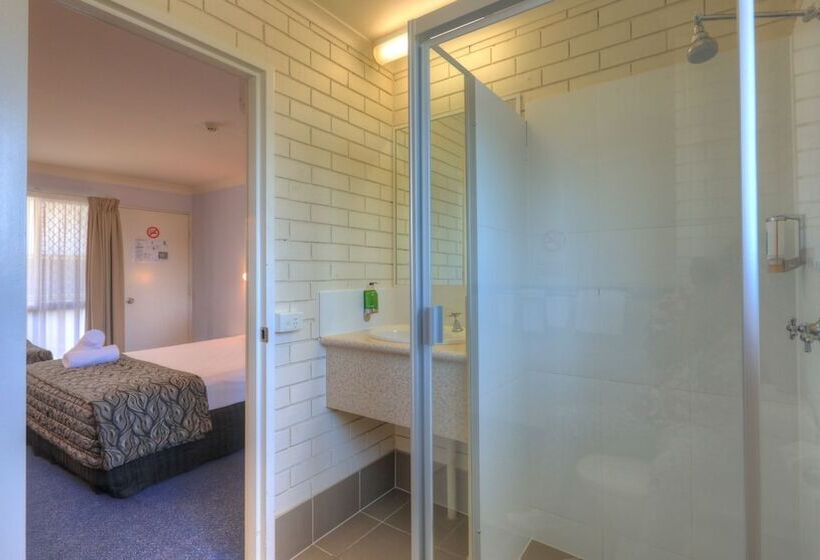 Cleveland Bay Air Motel