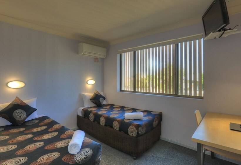 Cleveland Bay Air Motel