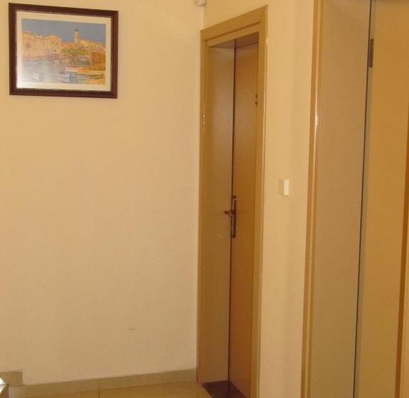 호텔 Central Family