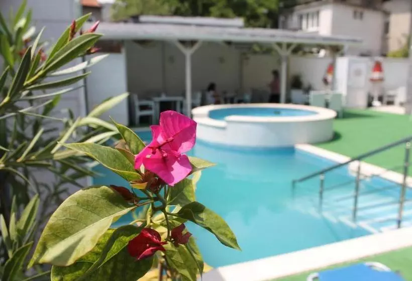 هتل Saint George Family