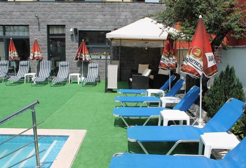 فندق Saint George Family