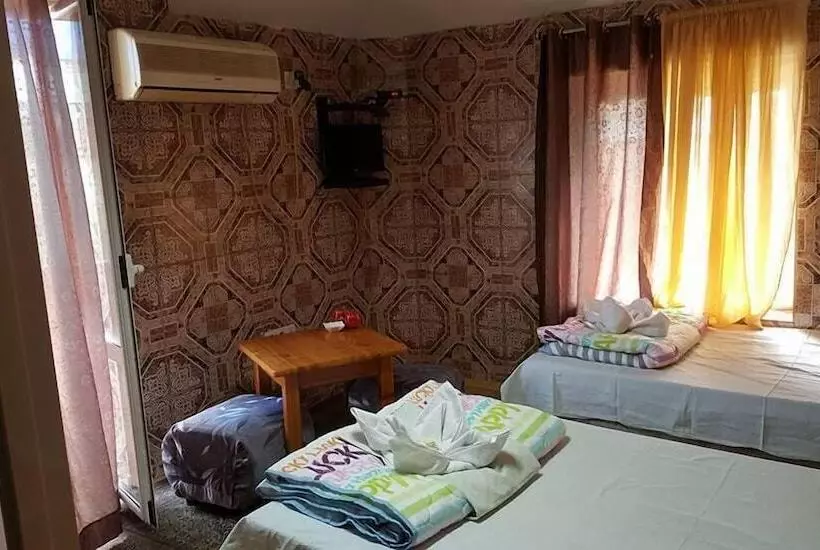 בית מלון כפרי Shans 2 Hostel