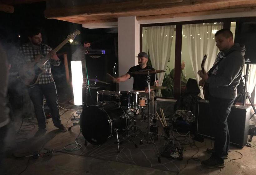 Отель Tihiat Kat