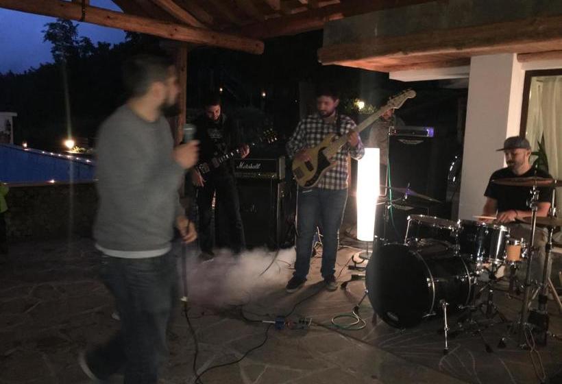 Отель Tihiat Kat