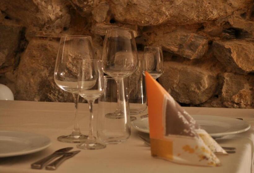 Отель Tihiat Kat