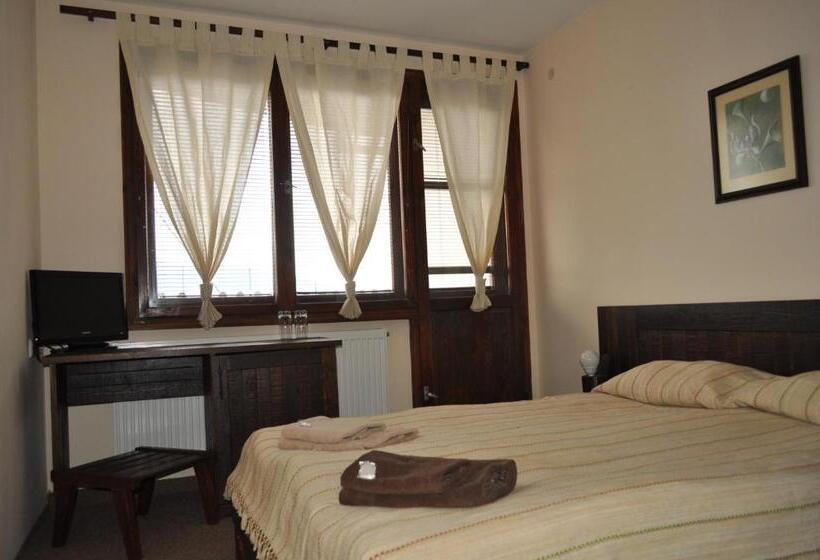 Отель Tihiat Kat