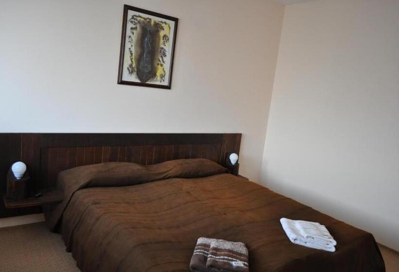 Отель Tihiat Kat