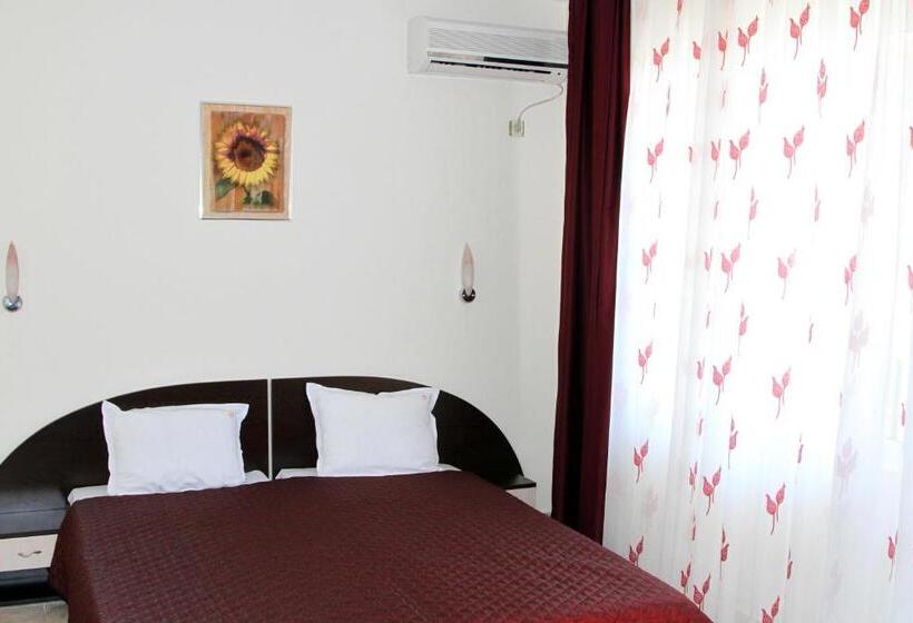 هتل Vlasta Family